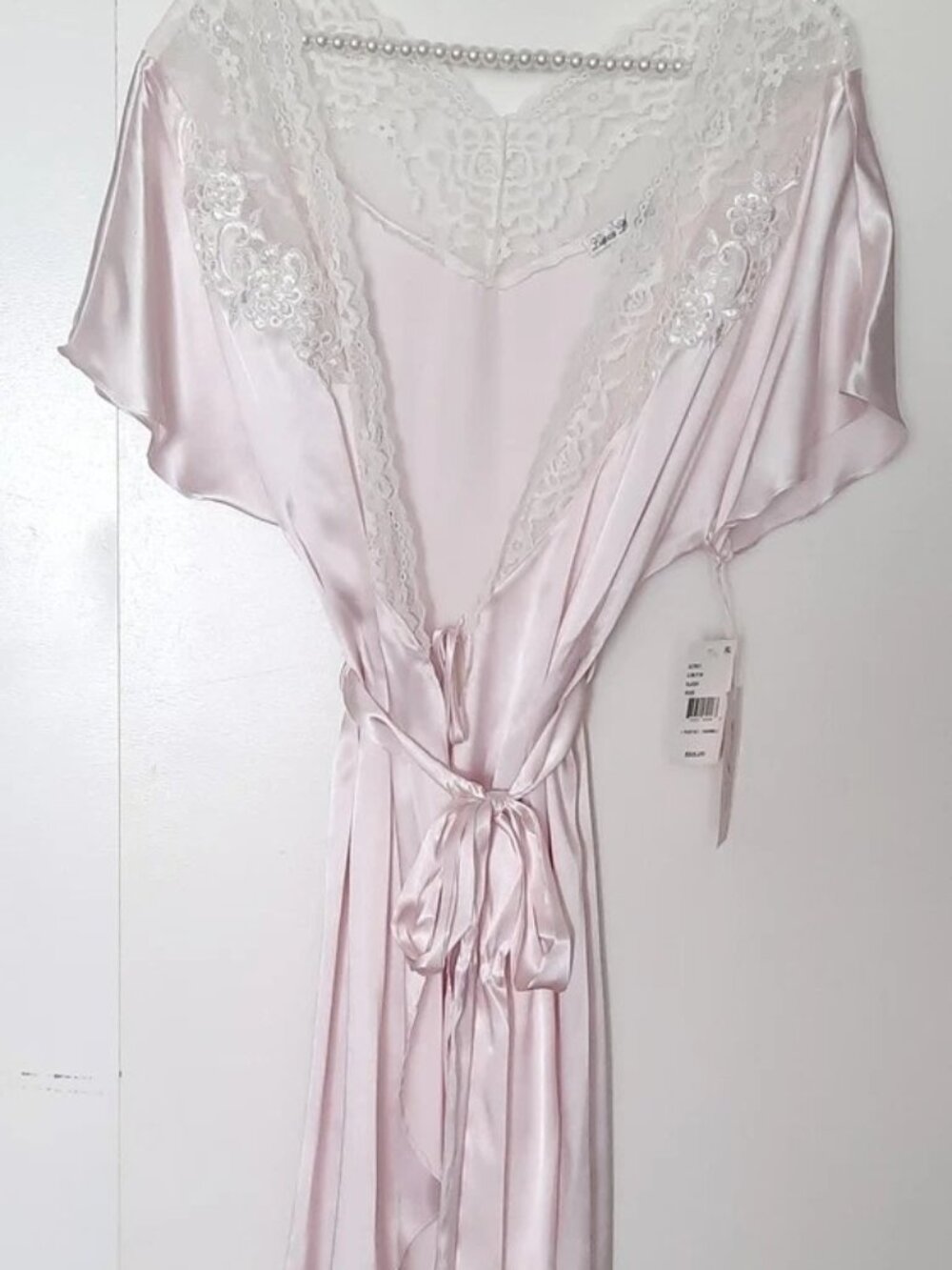 Linea Donatella Light Pink Satin Robe Lace Applique Attached Belt Size S/M NWT - Picture 5 of 10